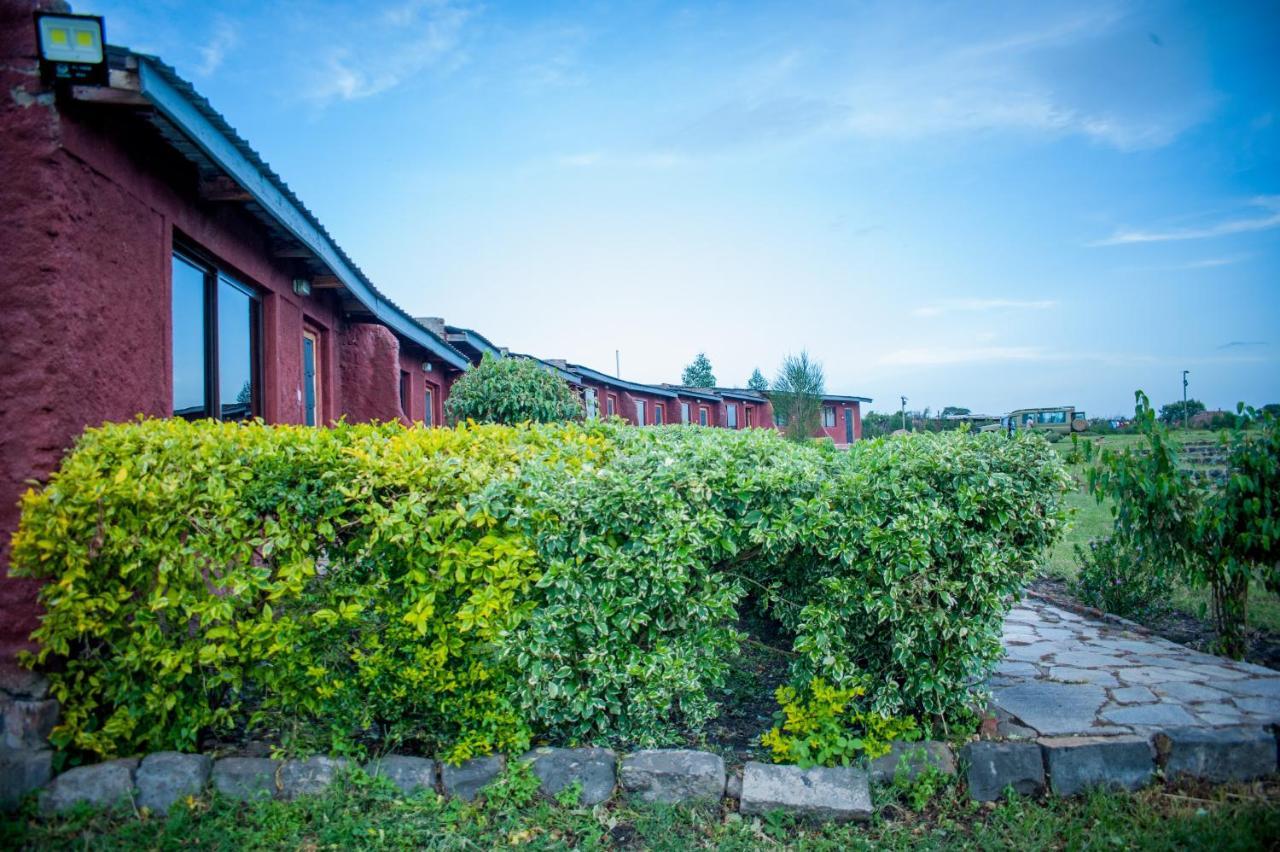Endeem Mara Resort Ololaimutiek Exterior foto